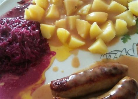 Frische Bratwurst In Einer Apfel Malzbier Sauce Mit Kartoffeln Und