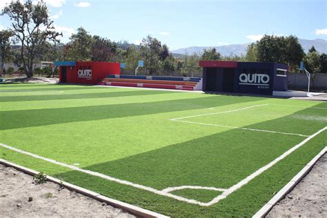 Cancha de césped sintético en el parque de San Rafael Quito Informa