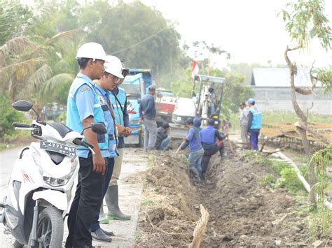 Terdampak Proyek Pelebaran Jalan Perumdam Tirta Kencana Kerahkan