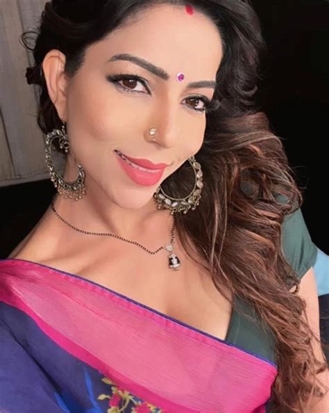 Hot Photos Of Maahi Khan In Sarees Wiki Bio Web Series Instagram