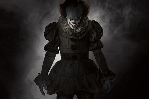 Pennywise the Killer Clown From 'It': Full Costume Revealed