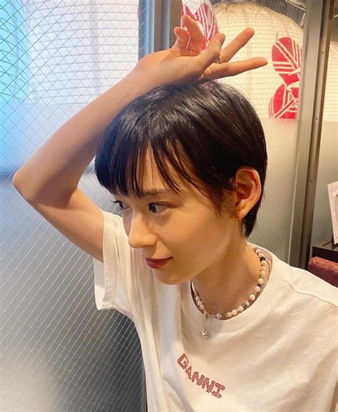 保紫萌香さんのインスタグラム写真 保紫萌香Instagram 散髪後の写真が少ないと思って 撮ってってお願いしたけど撮られ慣れて