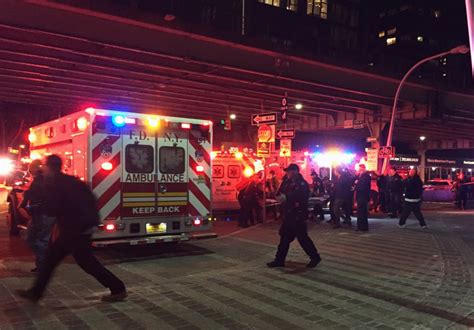 5 Dead As Helicopter Crashes Into New Yorks East River Accuweather