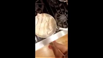 Chica real se mete en el coño con su marido y obtiene una polla XVIDEOS