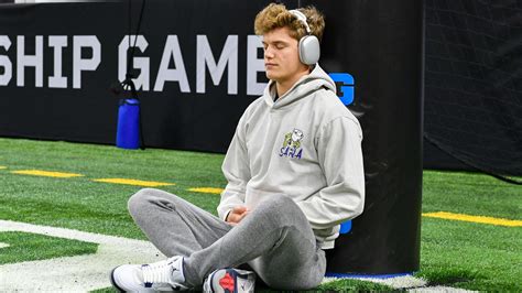 Michigan QB J.J. McCarthy’s Meditation Routine on Display Ahead of CFP ...