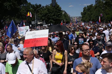 Marsz Czerwca Tu Jest Polska W Warszawie Na Zdj Ciach