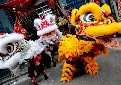 As Se Celebra El A O Nuevo Chino En Asia La Danza Del Drag N Y El Le N