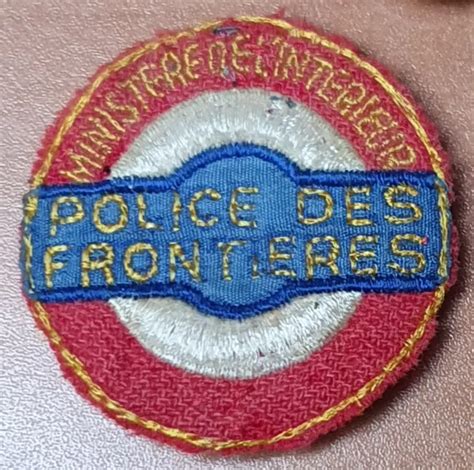 POLICE DES FRONTIÈRES Insigne de manche en tissu 1975 EUR 7 00