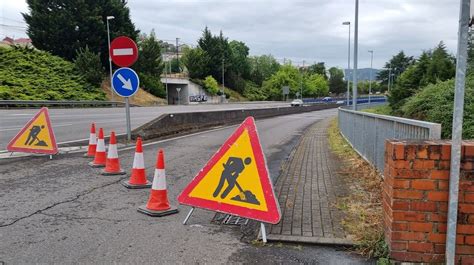 Grietas En El Asfalto Y Un Muro Obligan A Cortar Un Carril De Servicio