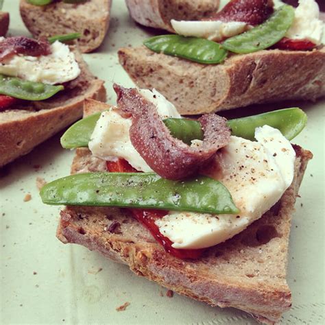 Bruschetta Aux Anchois Poivrons Pois Gourmands Mozzarella Bowl