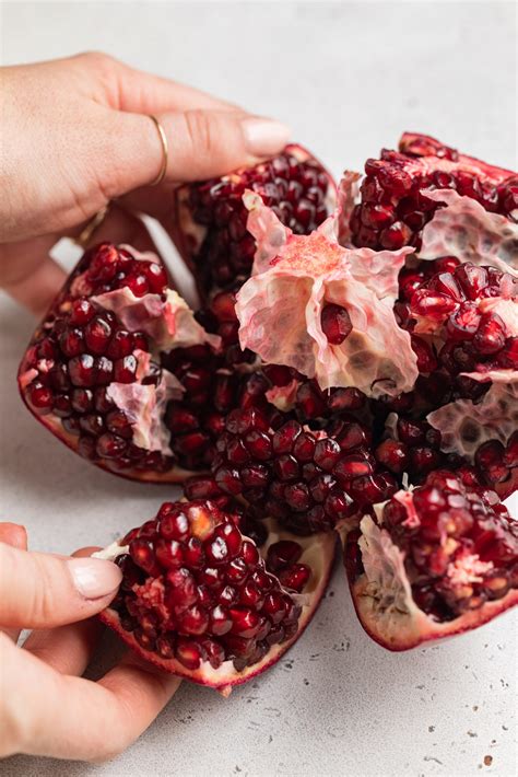 How To Cut A Pomegranate A Video