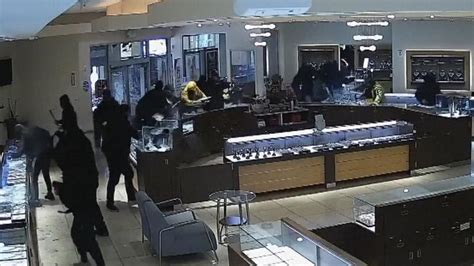 California Gang Ransacks Jewellery Store In Sunnyvale Us News Sky News