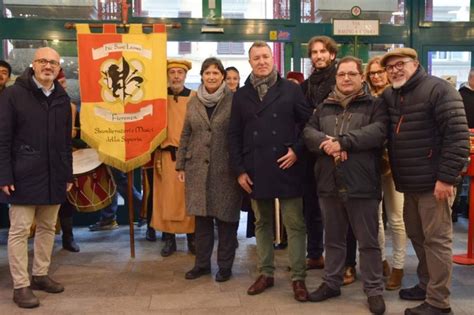 San Lorenzo Accende Il Suo Natale Folla All Accensione Delle Luminarie