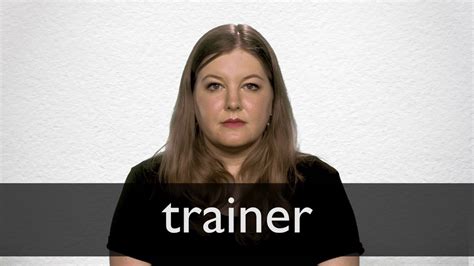 How To Pronounce Trainer In British English Youtube