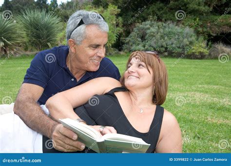 Coppie Mature Sorridenti Felici Fotografia Stock Immagine Di Caucasico Sposato 3399822