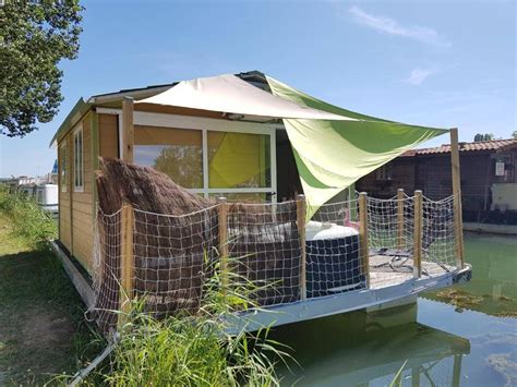 Le Cottage Flottant Insolite Cabane Sur L Eau Bourgogne Bourgogne