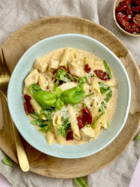 One Pot Pasta Med Kylling Og Cremet Tomat Madmusen