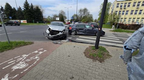 Zderzenie Trzech Pojazd W Na Skrzy Owaniu W Lublinie S Du E