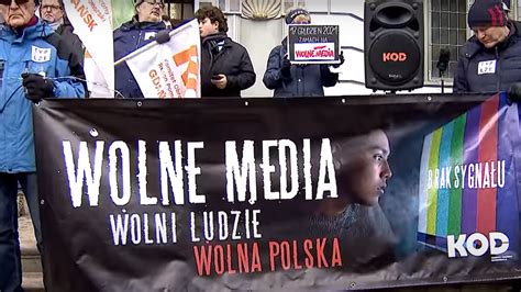 Wolne media wolni ludzie wolna Polska Wielotysięczne protesty