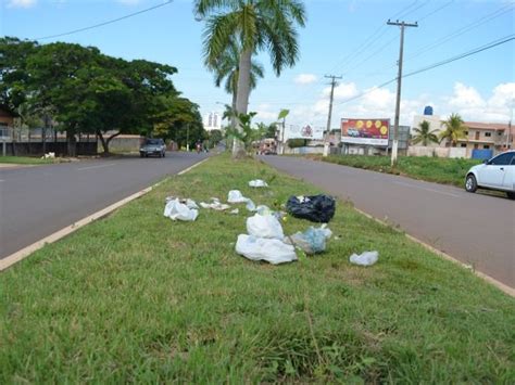 G Moradores Reclamam De Lixo Jogado Em Avenida De Cacoal Ro