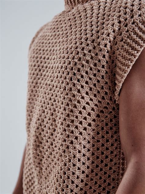 CAMISA NUDE EM CROCHÊ