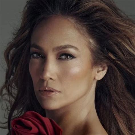 Jennifer Lopez Se Convierte En Reina Coquette Con Moño Verde