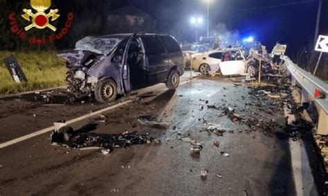 Asti Incidente Mortale Dopo Scontro Tra Auto Pasqua In Tragedia