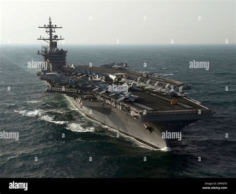 Aircraft carrier USS Carl Vinson Stock Photo - Alamy