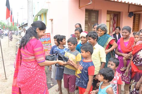 Kanimozhi Leads The Women DMK Brigade In Campaign Photos: HD Images, Pictures, News Pics ...