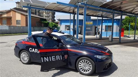 Prima In Ospedale Poi In Carcere Per L Accoltellamento Alla Stazione