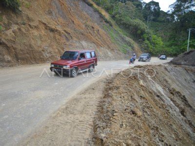 JALUR MUDIK RAWAN LONGSOR DI KABUPATEN AGAM ANTARA Foto