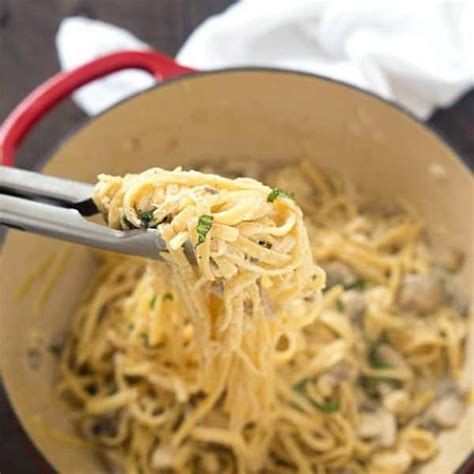 Easy One Pot Chicken And Mushroom Fettuccine Alfredo Recipe The