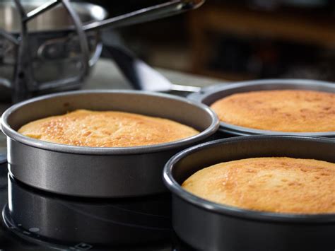 How To Choose The Best Cake Pans