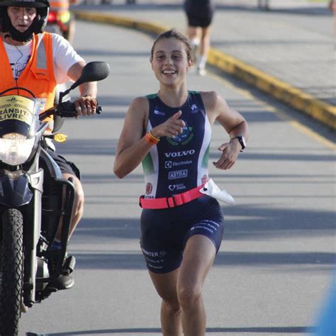 Alunos Da Escolinha De Triathlon Formando Campe Es De Volta Ao P Dio