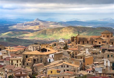 Cómo Es Corleone El Pueblo De El Padrino Donde La Mafia No Es Solo