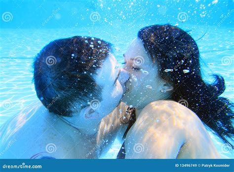 Baiser Sous Marin Image Stock Image Du Couples Natation 13496749