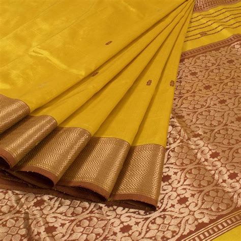 Handwoven Yellow Maheshwari Silk Saree With Jaal Design Floral Motifs