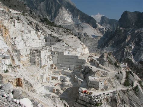 Bella Toscana Cave Marmo Bianco Di Carrara