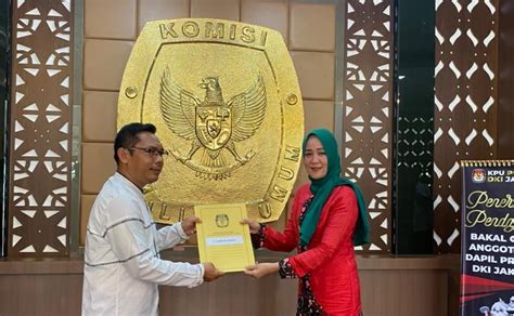 Alwiyah Ahmad Resmi Daftar Bacaleg DPD RI Ke KPU DKI Jakarta