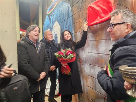 Santa Lucia Del Mela Inaugurato Il Murale Dedicato A Paolo Rossi