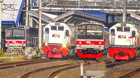 Banyak Kereta Ngebut Kumpulan Ramainya Kereta Api Pagi Hari Jam