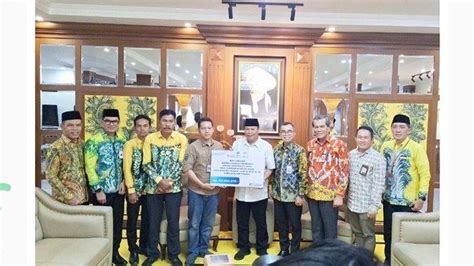 Upz Bank Kalsel Serahkan Bantuan Kepada Warga Terdampak Musibah Puting