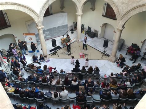 Jaendonderesido M S De Personas Participan En El Medio Centenar