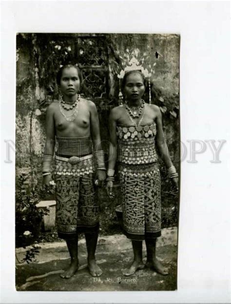 3173808 INDONESIA BORNEO Semi Nude Girls Vintage Photo Postcard