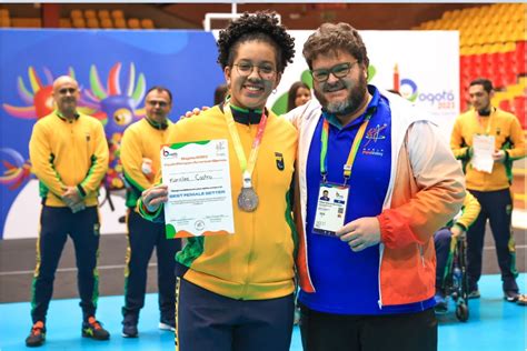 A Gazeta Atleta capixaba conquista ouro no vôlei sentado no Parapan