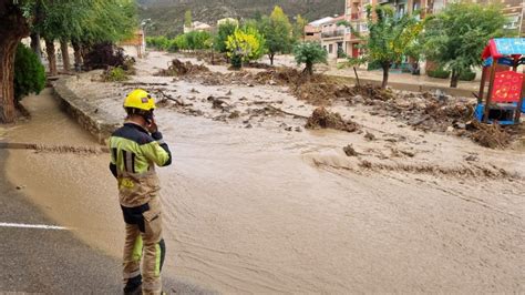 Valencia vive su noche más larga y triste