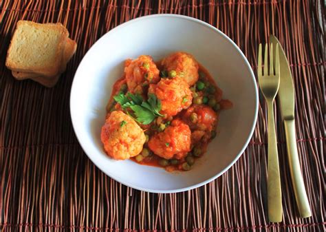 PRINCIPIANDO EN LA COCINA Albóndigas de pescado con salsa de tomate