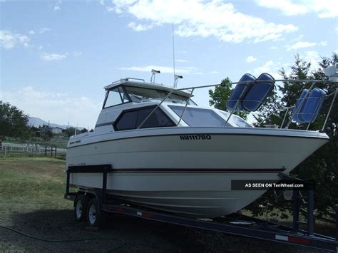 1995 Bayliner 2452 Cabin Cruiser