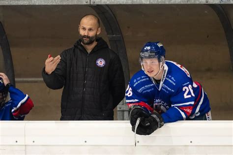 Ehc B Lach Schafft Nach Exploit Ligaerhalt Ehc B Lach