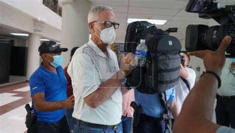 Gary Johnston vinculado con Angie Peña a audiencia en Roatán acusado